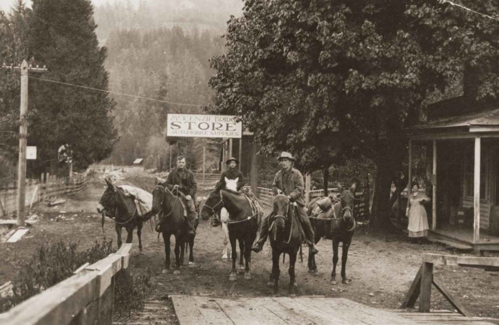 HUNTERS ON HORSEBACK c. 1922